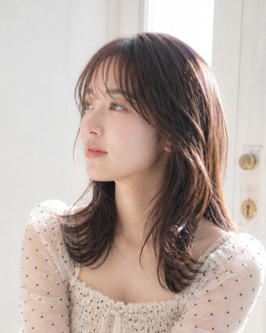 透け感ミディアムで可愛さと大人っぽさを両立🤍